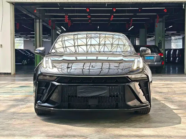 Lynk & Co 03 — Фото автомобиля 3