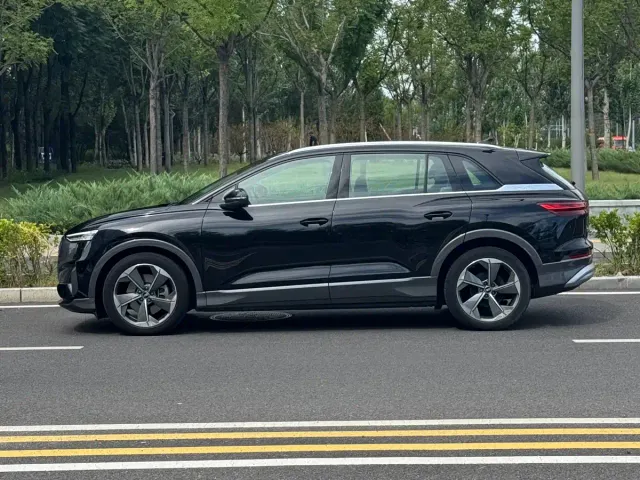 Audi Q5 e-tron — Фото автомобиля 3