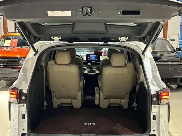 Toyota Sienna — Фото автомобиля 26