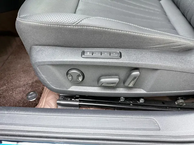 Volkswagen Passat — Фото автомобиля 13