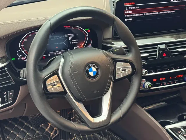 BMW 5 Series — Фото автомобиля 10