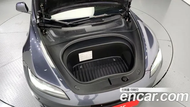 Tesla Model 3 — Фото автомобиля 6