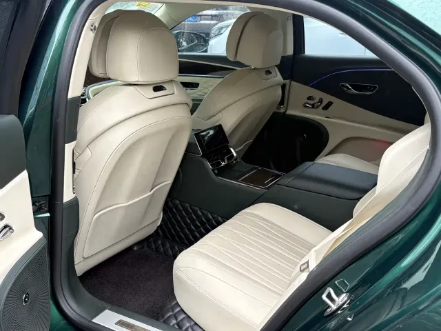 Bentley Flying Spur — Фото автомобиля 6