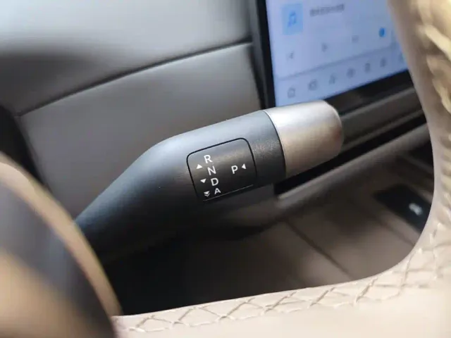 Li Auto i8 — Фото автомобиля 13