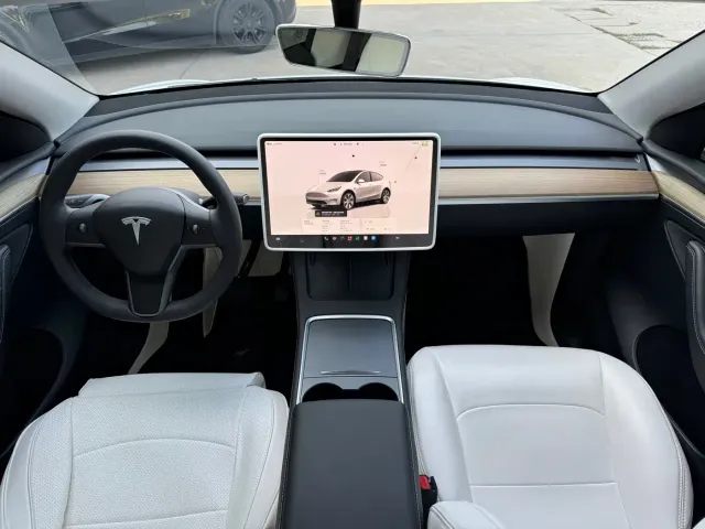 Tesla Model Y — Фото автомобиля 5