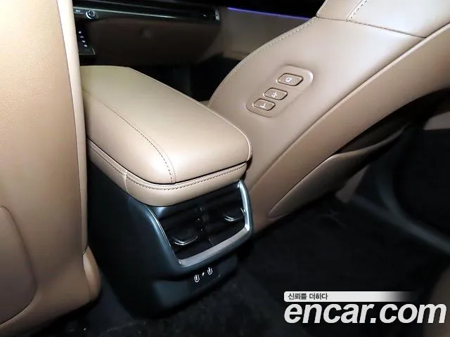 Hyundai Grandeur Grandeur (GN7) 2.5 Бензин 2WD — Фото автомобиля 15