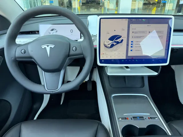 Tesla Model Y — Фото автомобиля 13