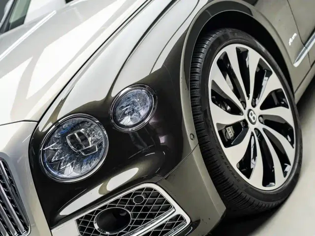 Bentley Flying Spur — Фото автомобиля 2