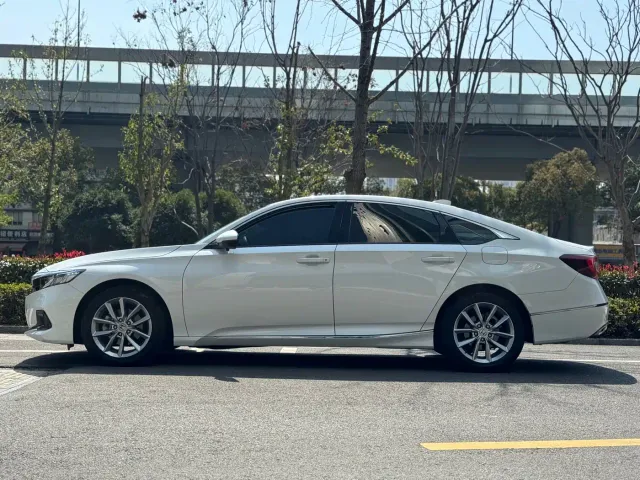 Honda Accord — Фото автомобиля 3