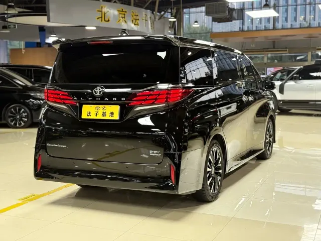 Toyota Alphard — Фото автомобиля 28