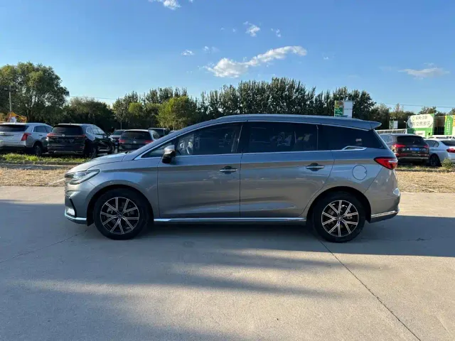 BYD Song MAX — Фото автомобиля 7
