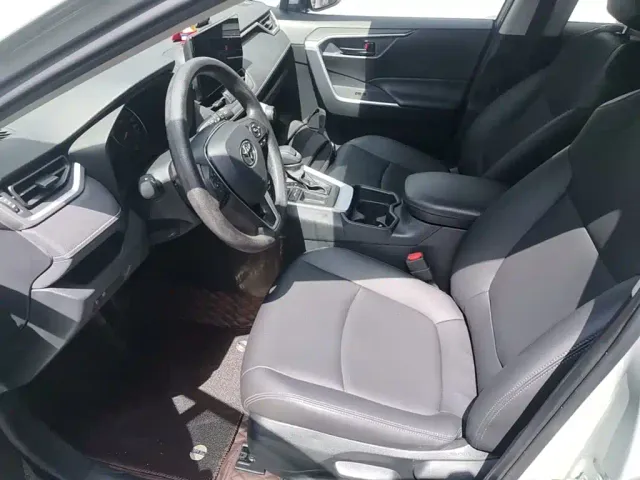 Toyota RAV4 — Фото автомобиля 14