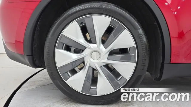 Tesla Model Y — Фото автомобиля 5