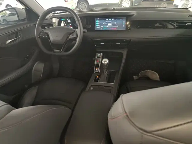 Roewe i5 — Фото автомобиля 9
