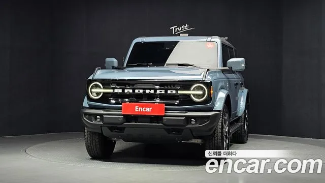 Ford Bronco — Фото автомобиля 3