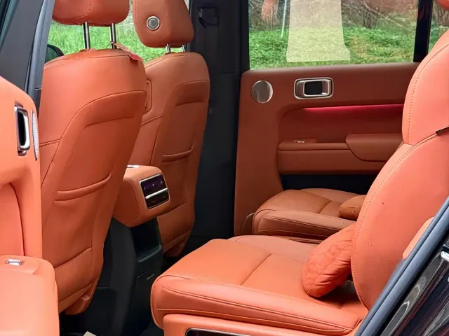 Li Auto L8 — Фото автомобиля 9