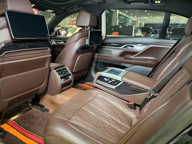 BMW BMW 7 Series 2021 Model 740Li Premium M Sport Package — Фото автомобиля 9