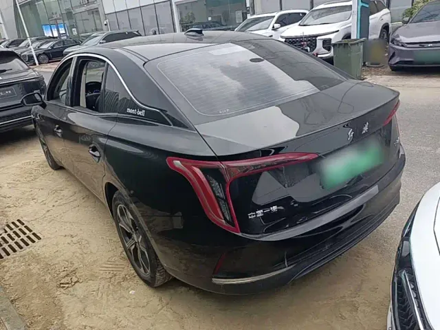 Hongqi E-QM5 — Фото автомобиля 4