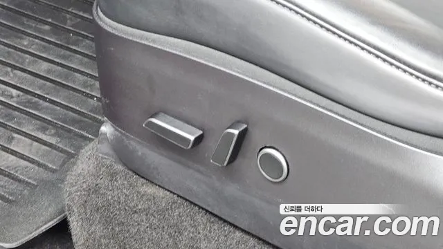 Tesla Model Y — Фото автомобиля 30