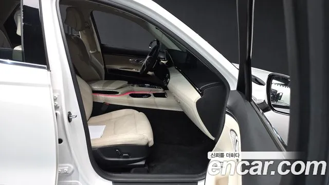 Genesis GV70 — Фото автомобиля 17