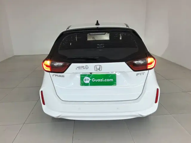 Honda Fit — Фото автомобиля 5