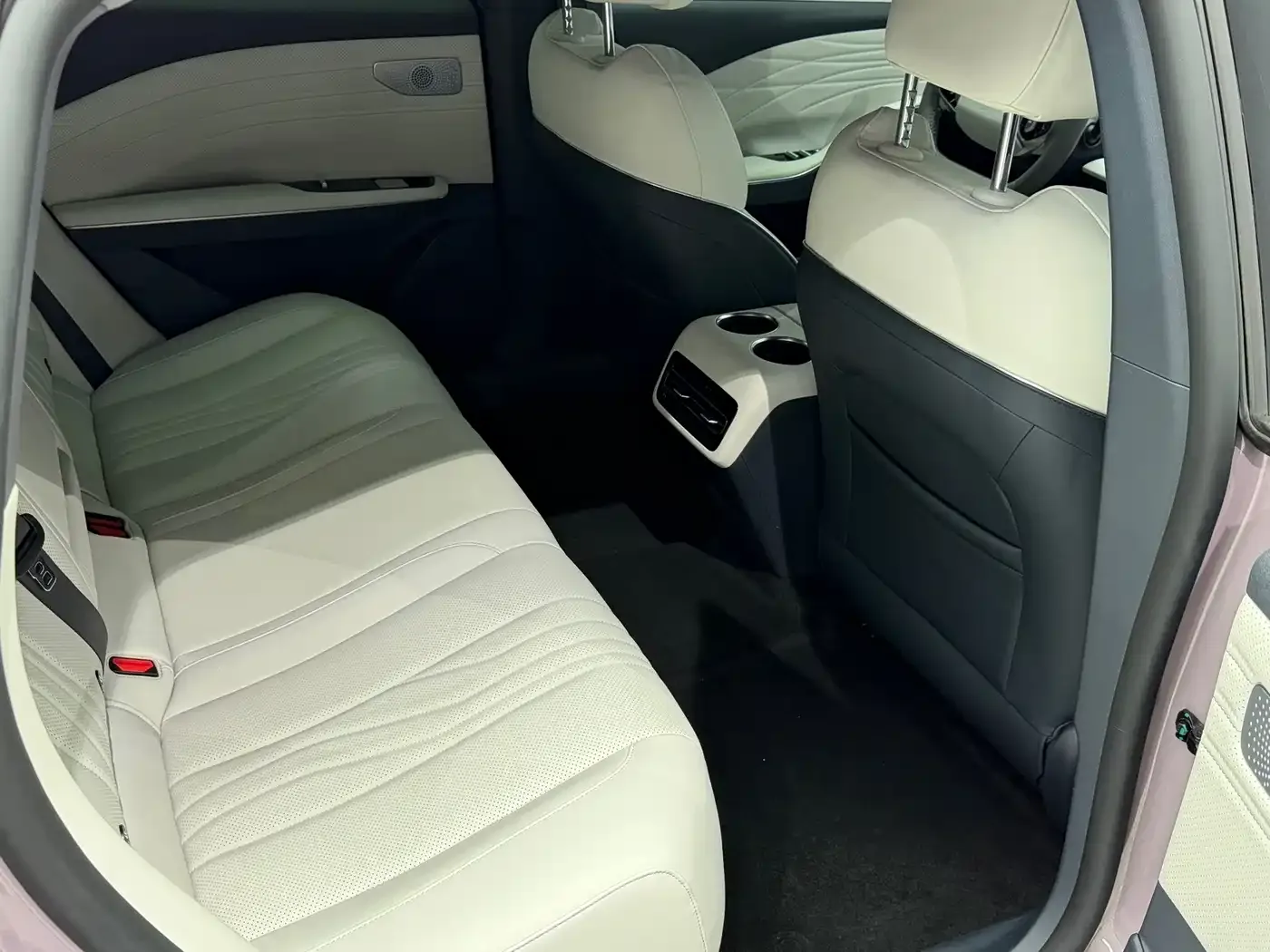 Geely Galaxy Galaxy E8 2024 665km RWD Starship Voyager Edition — Фото автомобиля 21