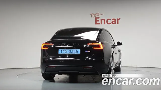 Tesla Model 3 — Фото автомобиля 4