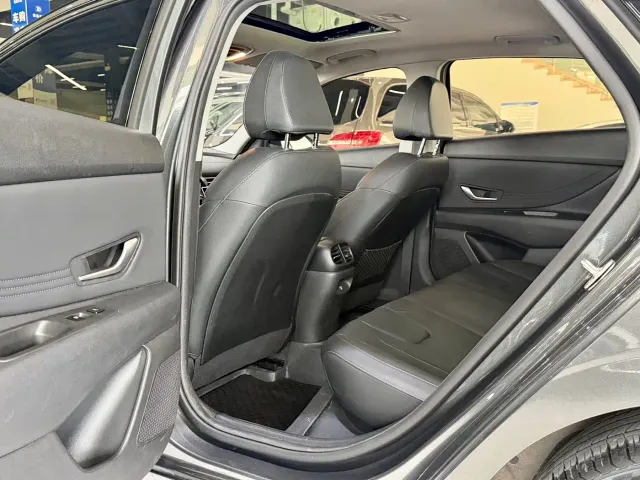 Hyundai Elantra — Фото автомобиля 5