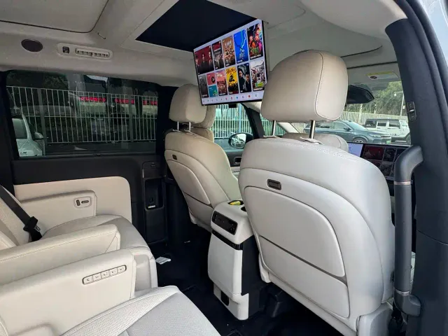 Li Auto MEGA — Фото автомобиля 14