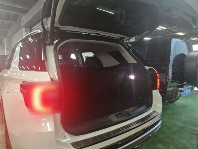 Ford Explorer — Фото автомобиля 18