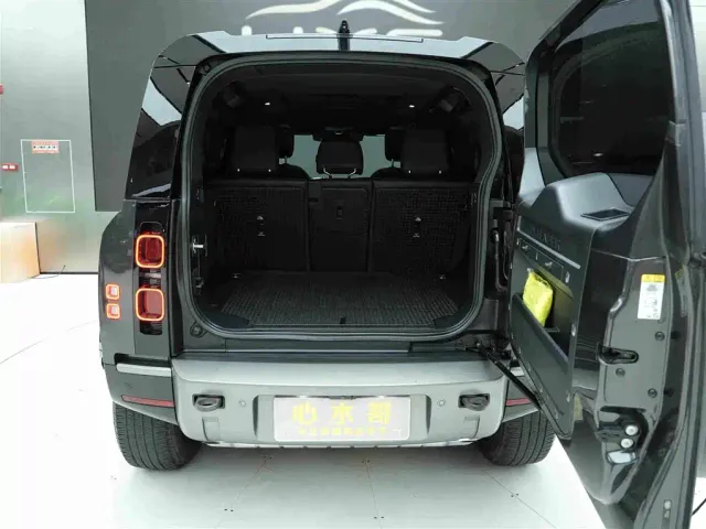 Land Rover Defender — Фото автомобиля 21