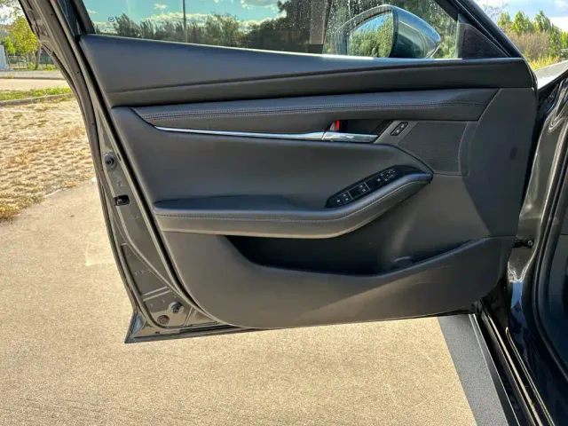 Mazda Axela — Фото автомобиля 12