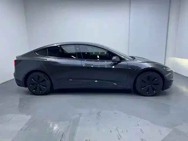 Tesla Model 3 — Фото автомобиля 7