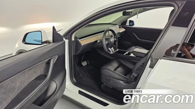 Tesla Model Y — Фото автомобиля 10