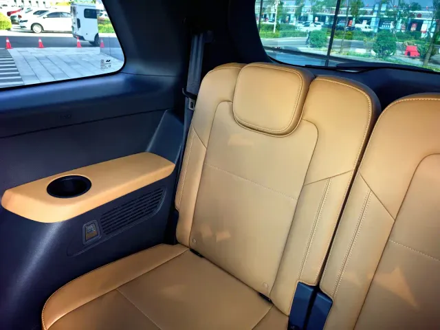 Li Auto ONE — Фото автомобиля 17