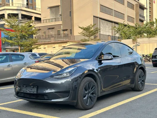 Фотография автомобиля — Tesla Model Y