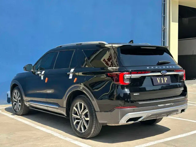 Ford Explorer — Фото автомобиля 7