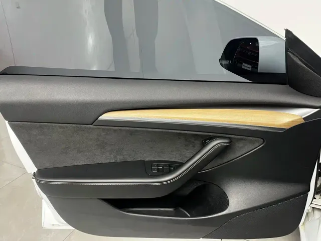 Tesla Model 3 — Фото автомобиля 8