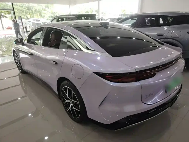 BYD Han L — Фото автомобиля 22