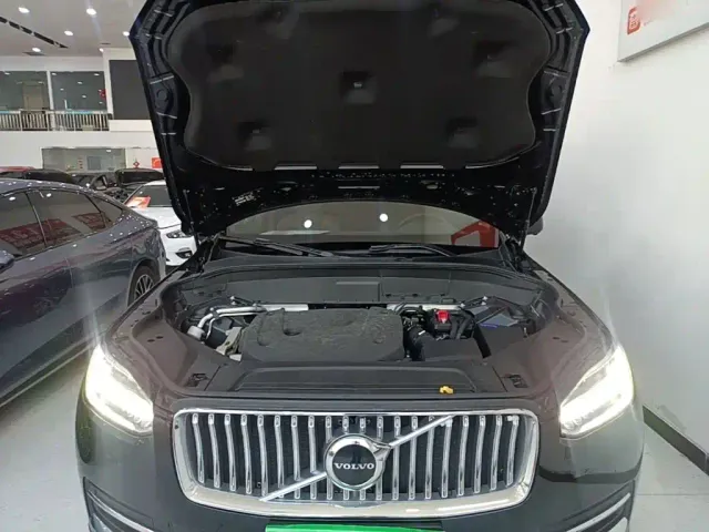Volvo XC90 — Фото автомобиля 19