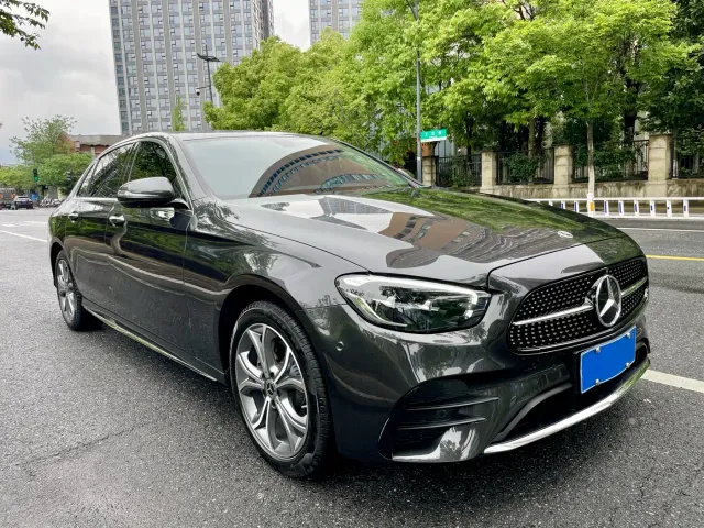 Mercedes-Benz E-Class — Фото автомобиля 3