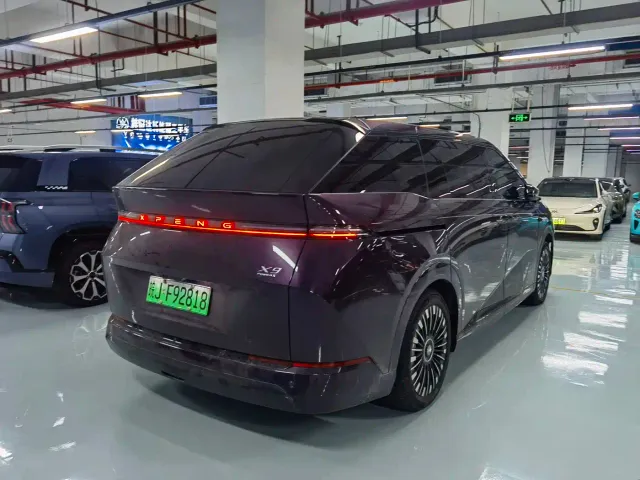 Xpeng X9 — Фото автомобиля 9