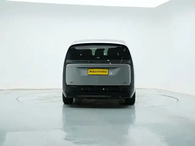 Li Auto MEGA — Фото автомобиля 8