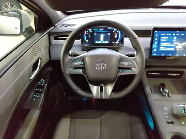 BYD Qin PLUS — Фото автомобиля 10