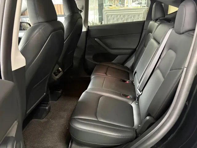 Tesla Model Y — Фото автомобиля 8