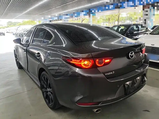 Mazda Axela — Фото автомобиля 4