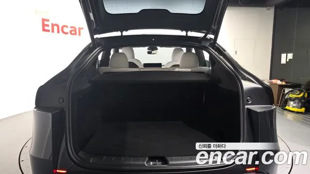 Tesla Model Y — Фото автомобиля 26