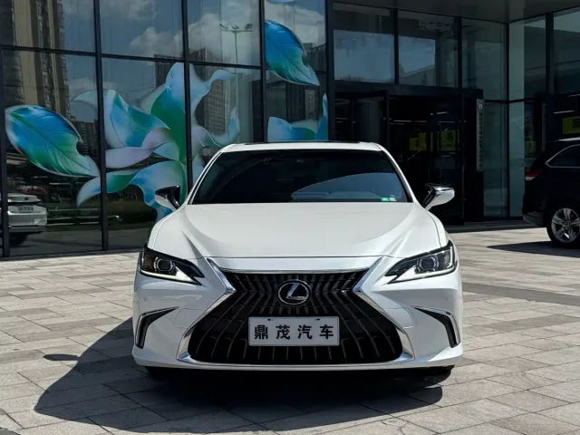 Lexus ES — Фото автомобиля 2