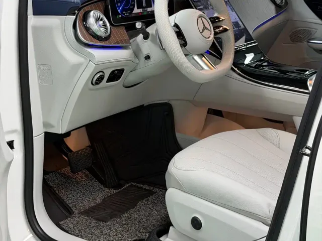 Mercedes-Benz EQE SUV — Фото автомобиля 9