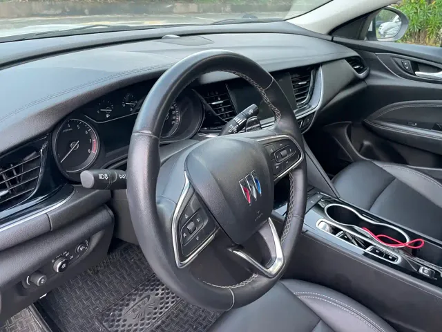 Buick Regal — Фото автомобиля 6